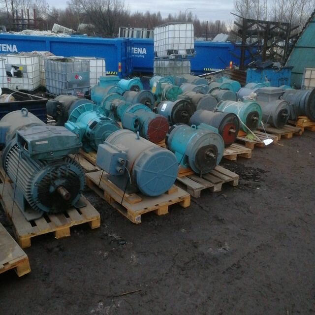 oljefat till försäljning hos järnvarulagret